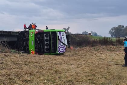Volcó un micro en Carmen de Areco