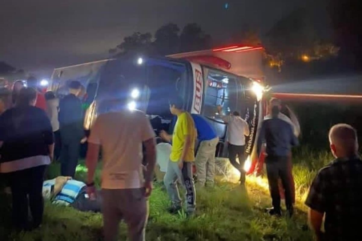 Volcó un micro en Entre Ríos que trasladaba a estudiantes de Corrientes
Foto: @ContenidosN