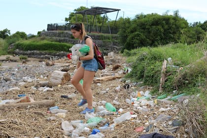 Voluntarios de diferentes barrio de Capital y provincia dedicaron dos horas de su sábado para participar de la actividad