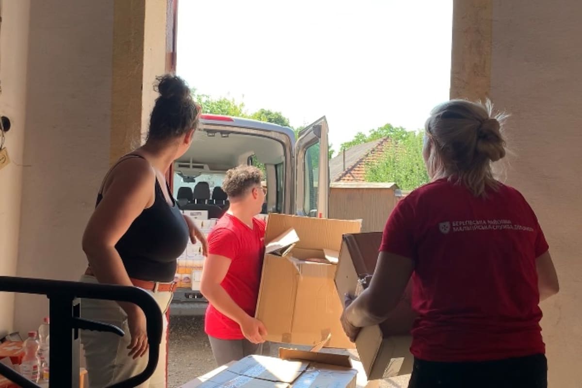 Voluntarios de la orden de Malta distribuyen donaciones por los pueblos de Ucrania Occidental