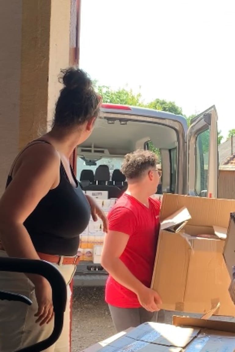 Voluntarios de la orden de Malta distribuyen donaciones por los pueblos de Ucrania Occidental