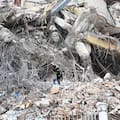 La agónica incertidumbre de quienes buscan a sus familiares entre las ruinas de La Guaira y esperan ayuda humanitaria