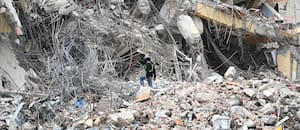 Las dos urgencias contradictorias que conviven entre los que permanecen en la zona cero del terremoto