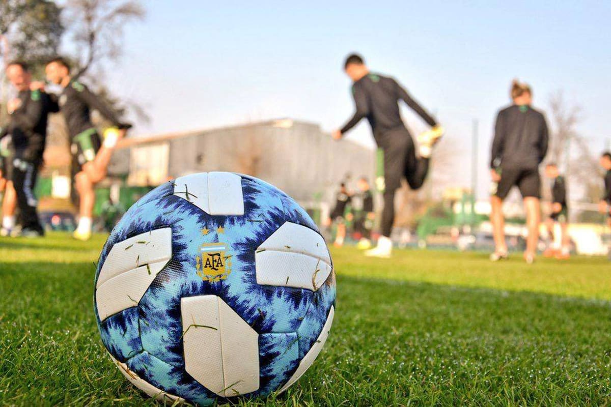 Volvieron las prácticas de primera división en el fútbol argentino con barbijos, protocolos y distanciamiento social