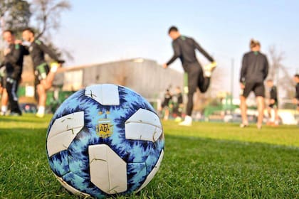 Volvieron las prácticas de primera división en el fútbol argentino con barbijos, protocolos y distanciamiento social