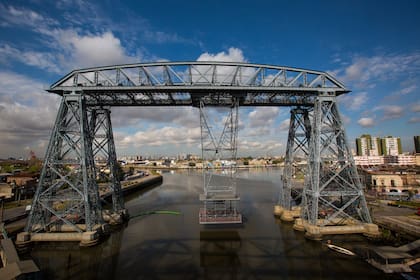 El puente transbordador Nicolás Avellaneda, un histórico ícono porteño, volvió a funcionar de después de seis décadas de abandono