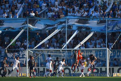Volvió el público al Monumental José Fierro, pero Sebastián Torrico no los dejó festejar.