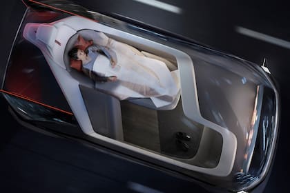 Sin necesidad de estar atento al manejo del auto, los modelos autónomos prometen viajes futuristas con habitáculos que se adaptan a las necesidades del pasajero, como propone el futurista Volvo 360c con una cama