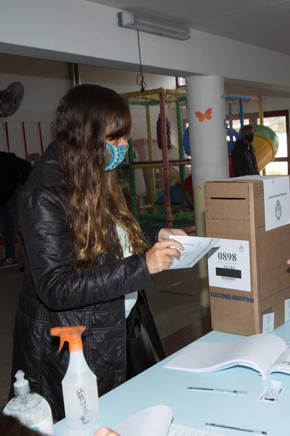 Votando, en el Jardín de Infantes N°908 de Tigre