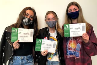 La ruta a la Casa Blanca: en una universidad, un primer voto para Biden