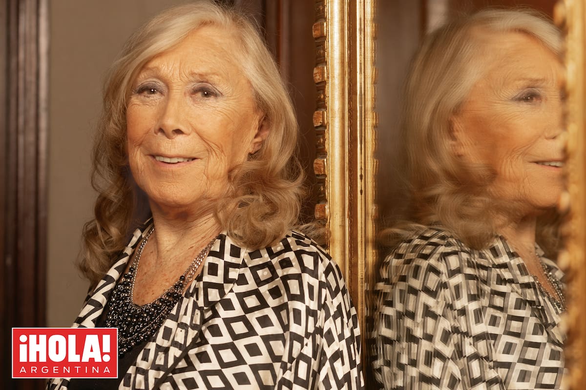 "Voy a cantar hasta los 90 años... y digo 90 por decir un número. Además, cada día canto mejor", dice la talentosa Amelita Baltar.