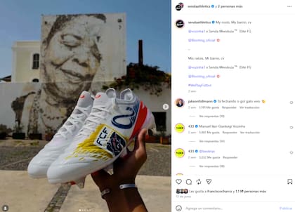 Vozinha y unos botines que cuentan su propia historia