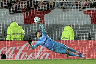 Flamengo se impuso en los penales y dejó afuera a Estudiantes, con Rossi como figura