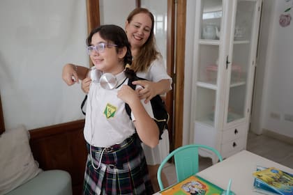 Vera Scattini, de 10 años, se prepara para comenzar 5° grado en la escuela Uriarte School de Capital