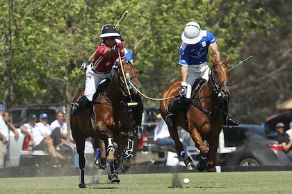 Vuela Nicolás Pieres, bien afirmado en la montura pero con riesgo de traba de tacos; Ellerstina fue mucho mejor que La Irenita III en su debut en el Abierto de Hurlingham 2022.