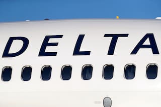 Vuelo de Delta reporta impacto de fuego artificial antes de aterrizar en Chicago