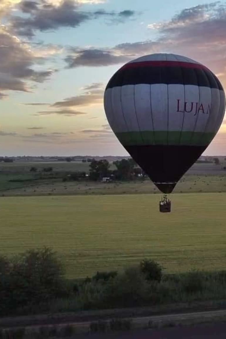 Vuelo en globo sobre los campos de Carlos Keen, Luján
