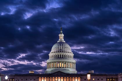 Vuelos siguen afectados en EEUU mientras controladores aéreos enfrentan falta de pago