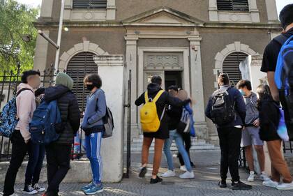 Los alumnos del secundario volverán a un régimen de presencialidad completa a partir del lunes 5 de julio