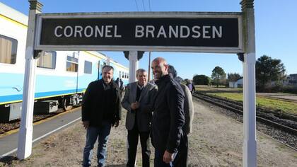 Un viaje oficial en el que sólo participarán funcionarios, entre ellos ministro de Transporte nacional, Guillermo Dietrich; el ministro de gobierno bonaerense, Joaquín de la Torre; autoridades de Trenes Argentinos Operaciones, y dirigente gremiales