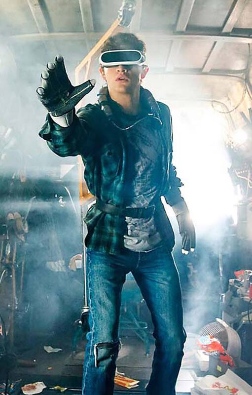 Wade Watts, el personaje que encarna Tye Sheridan, vive en una torre de autos destartalados.