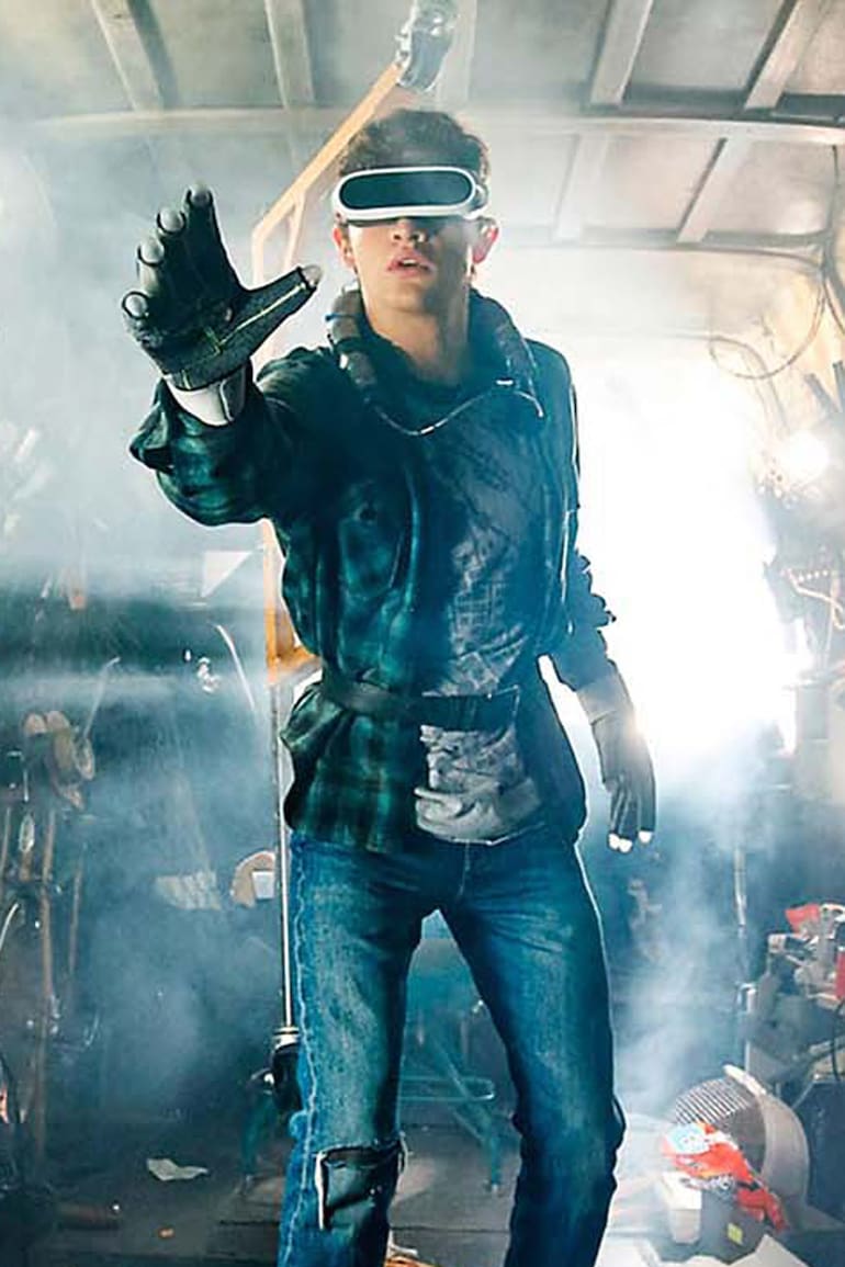 Wade Watts, el personaje que encarna Tye Sheridan, vive en una torre de autos destartalados.