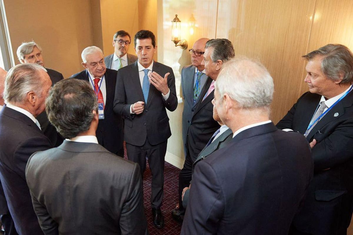 Wado de Pedro con empresarios