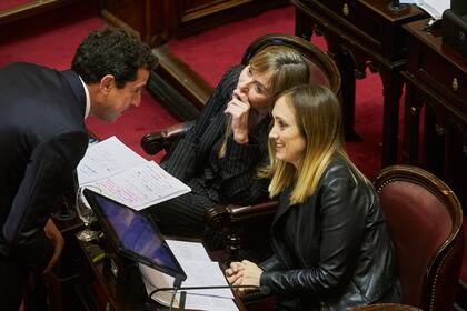 Wado de Pedro conversa con Anabel Fernández Sagasti y Juliana Di Tullio