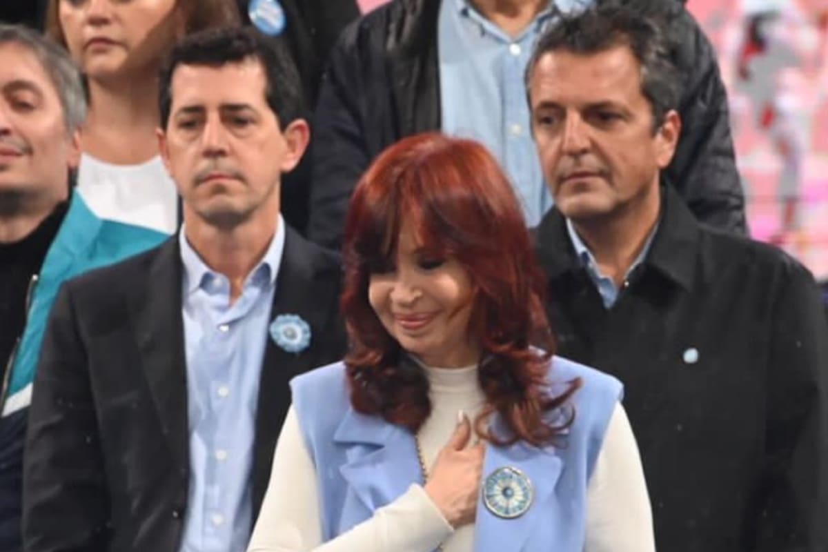 Wado de Pedro, Cristina Kirchner y Sergio Massa, en el acto del 25 de Mayo