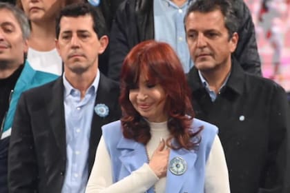 Wado de Pedro, Cristina Kirchner y Sergio Massa, en el acto del 25 de Mayo