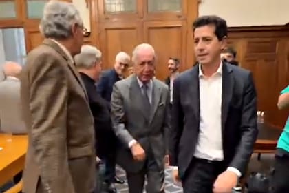 Wado de Pedro en la reunión con la UIA
