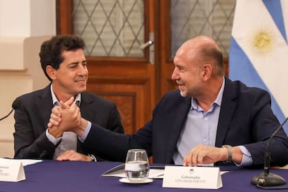 Wado de Pedro y Omar Perotti, ayer en Santa Fe