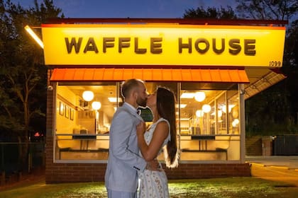 Waffle House ofrece una propuesta novedosa y accesible para festejar San Valentín (Instagram/@wafflehouseofficial)