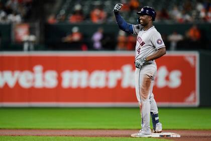 Walker y Díaz conectan jonrones, Sánchez batea de 5-5 y Astros vencen 7-2 a Orioles