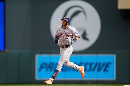Walker y Peña conectan jonrones, Rodgers impulsa 3 y Astros vencen 5-2 a Mellizos