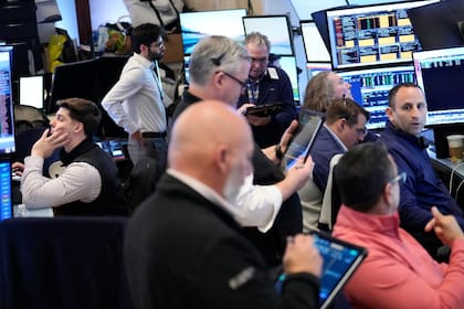 Wall Street abre este jueves y opera con volatilidad, con la guerra de Medio Oriente en el foco de la escena