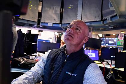 Wall Street toma un respiro antes de otra semana llena de posibles altibajos