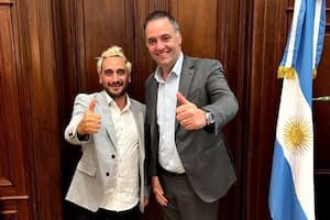 Wally Gómez con Adorni