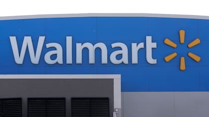 Walmart ofrece descuentos de más del 70% en su adelanto para el Black Friday (AP Foto/Steven Senne,Archivo)