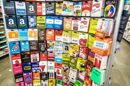 Walmart y Amazon recompensan con "gift cards" ya que aseguran una posterior compra en sus tiendas