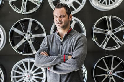Walter (39) trabaja en Performance Center desde hace siete años.