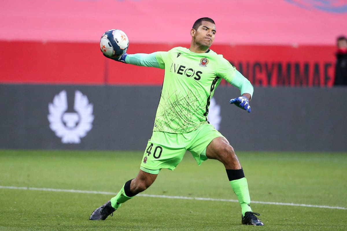 Walter Benítez, en acción en la Ligue-1