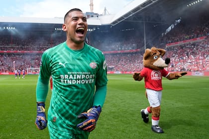 Walter Benítez, ganador en PSV
