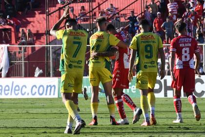 Walter Bou les pide perdón a los hinchas de Unión luego de convertirle el segundo gol para su cuenta personal, el 3-2 de Defensa y Justicia