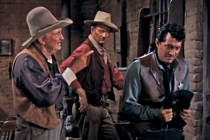 Walter Brennan, John Wayne y Dean Martin en una escena de Rio Bravo (1959), de Howard Hawks