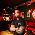Creció en un restaurante icónico de la cocina china, trabajó en pozos petroleros pero renunció para rescatar el local familiar