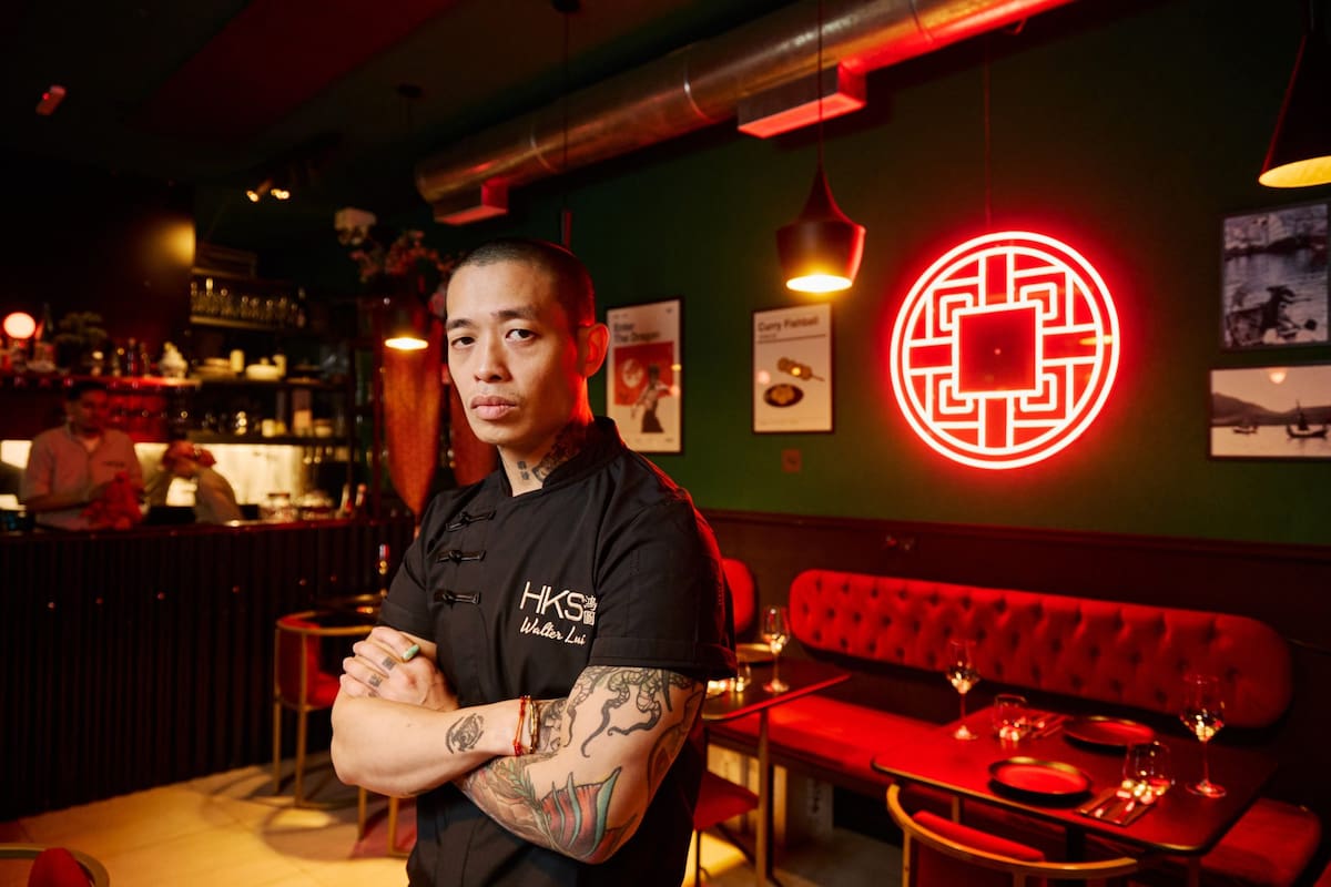 Walter Lui en el salón de su restaurante Hong Kong Style, en Belgrano
