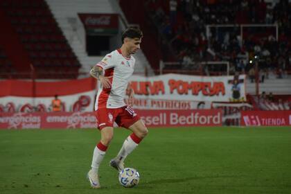 Walter Mazzantti es una de las grandes figuras de Huracán; de no mediar inconvenientes, el mediocampista sería titular este domingo