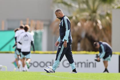 Walter Samuel transita sus últimas convocatorias como integrante del cuerpo técnico de Scaloni
