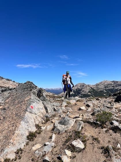 Walter Wade relata que la fortaleza física y mental es determinante para los 160 kilómetros de recorrido; los atletas tienen un máximo de 72 horas para cumplir con la carrera